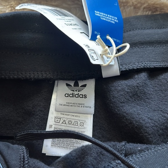 NWT boys Adidas size Large black fleece shorts - Picture 2 of 3